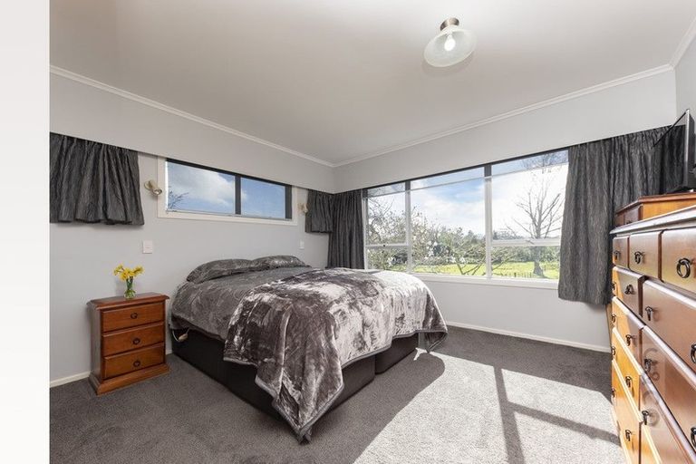 Photo of property in 271 Waitakere Road, Taupaki, Henderson, 0782
