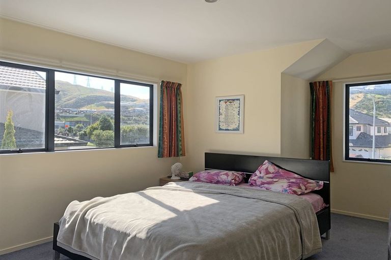 Photo of property in 33 Amesbury Drive, Churton Park, Wellington, 6037