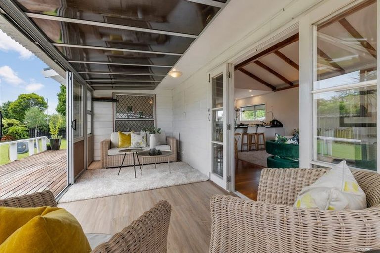 Photo of property in 17 Curacao Place, Half Moon Bay, Auckland, 2012