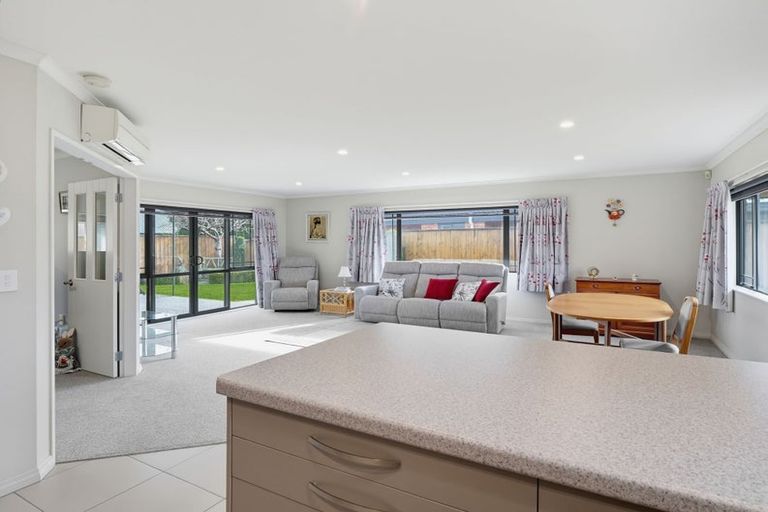Photo of property in 52 Tennyson Avenue, Kelvin Grove, Palmerston North, 4414