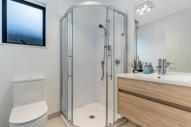 Photo of property in 19 Farmland Road, Papakura, 2110