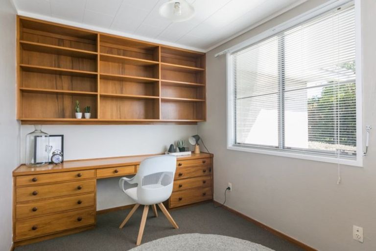 Photo of property in 25 Tauroa Road, Havelock North, 4130