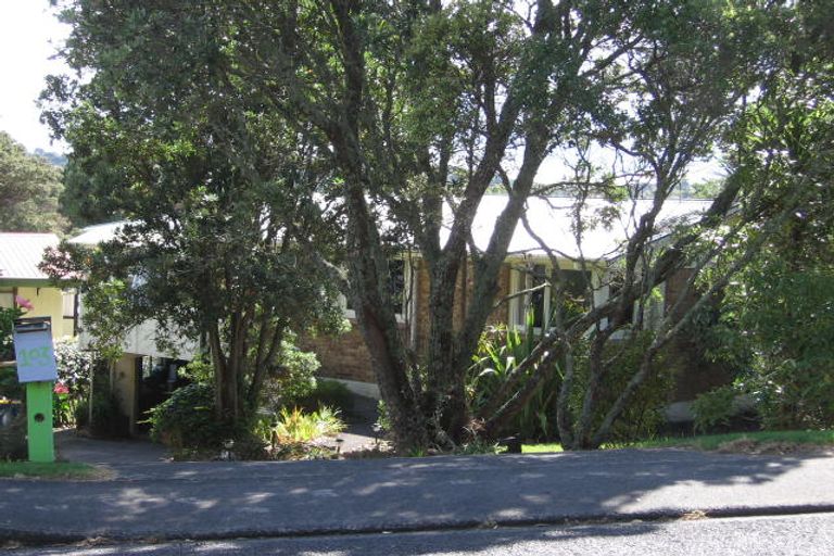 Photo of property in 103 Cliff View Drive, Green Bay, Auckland, 0604