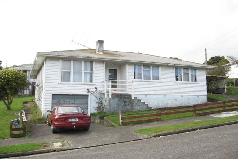 Photo of property in 1 Berkshire Grove, Cannons Creek, Porirua, 5024