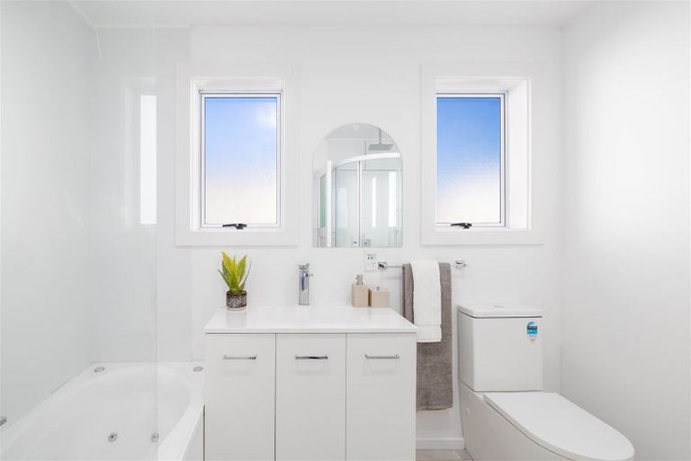 Photo of property in 14 Rowcliffe Crescent, Avonside, Christchurch, 8061