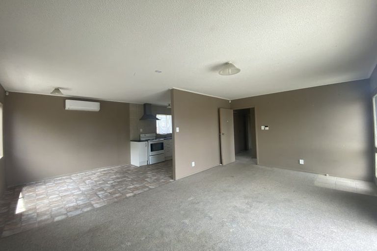 Photo of property in 16 Palmers Road, Clendon Park, Auckland, 2103