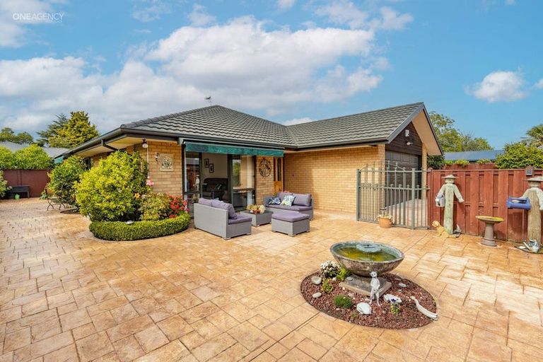 Photo of property in 2/156 Blighs Road, Strowan, Christchurch, 8052