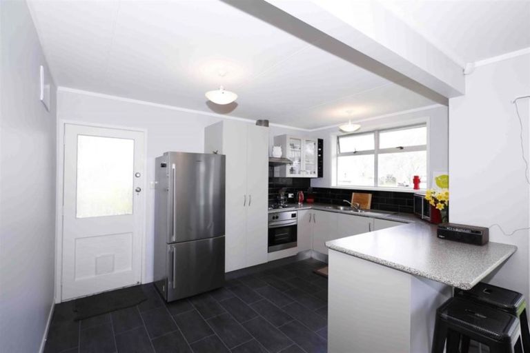 Photo of property in 33 Oakfield Crescent, Pukete, Hamilton, 3200