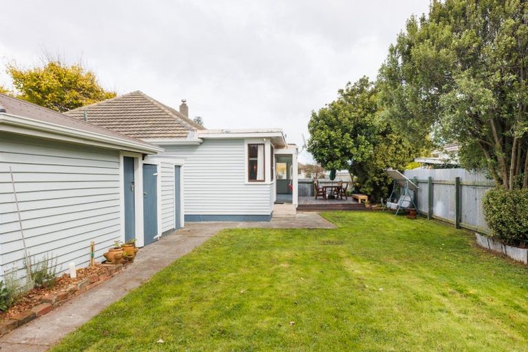 Photo of property in 11 Montrose Place, Takaro, Palmerston North, 4412