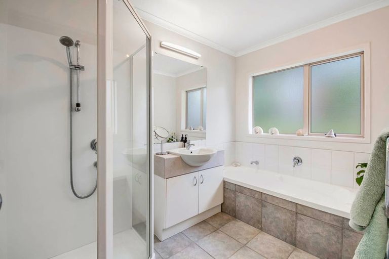 Photo of property in 1 Anchorite Way, Red Beach, 0932