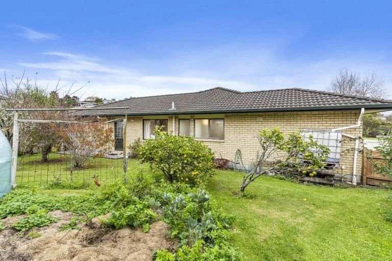 Photo of property in 1 Cabeleigh Drive, Helensville, 0800