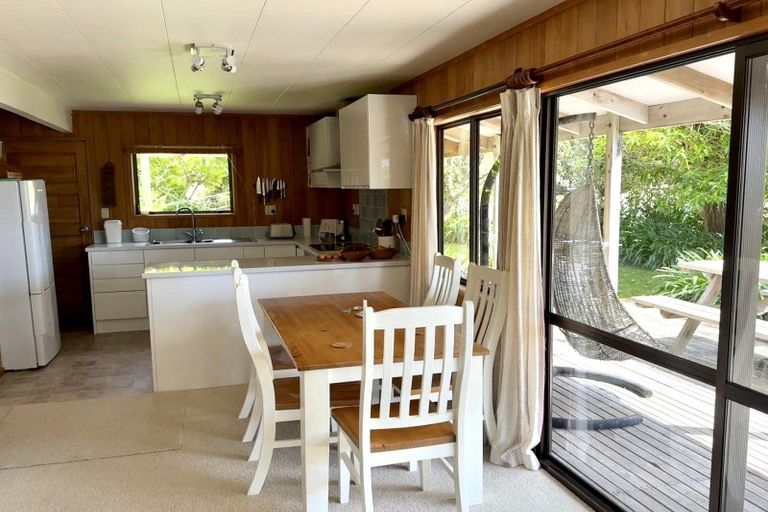 Photo of property in 33 Cuvier Crescent, Kuaotunu West, Whitianga, 3592