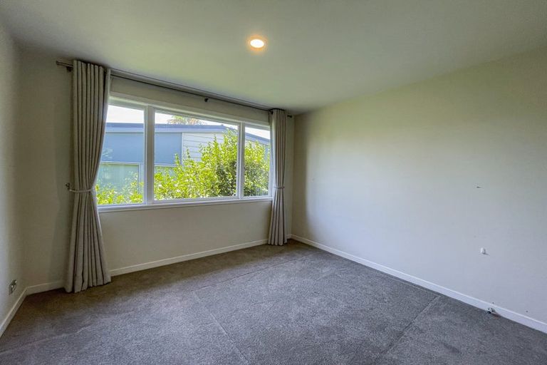 Photo of property in 39 Fairclough Road, Beach Haven, Auckland, 0626