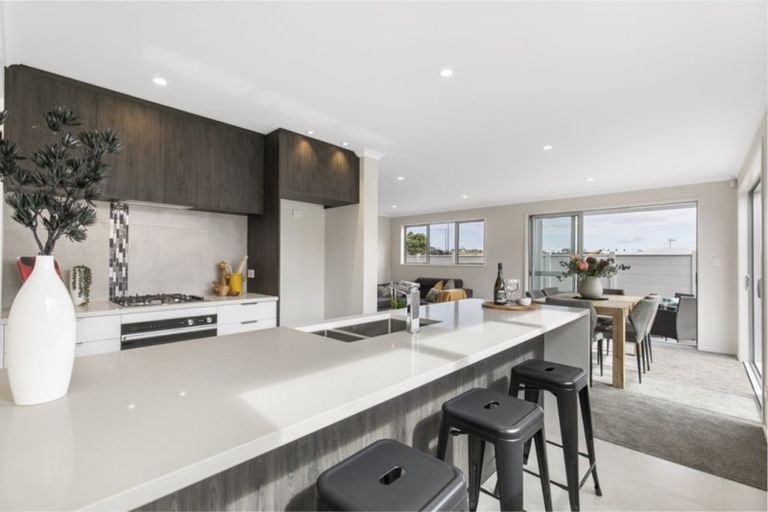 Photo of property in 49 Couldrey Crescent, Red Beach, 0932