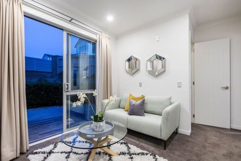 Photo of property in 99 Medallion Drive, Oteha, Auckland, 0632