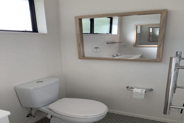 Photo of property in 24b Tindalls Bay Road, Manly, Whangaparaoa, 0930