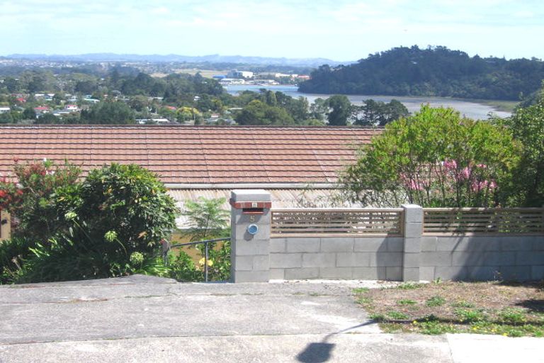 Photo of property in 5 Gillan Place, Bayview, Auckland, 0629