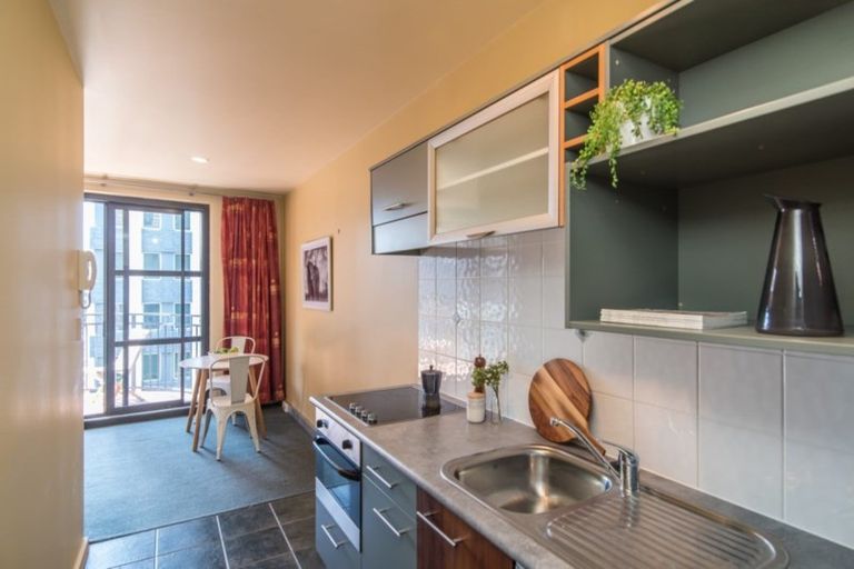 Photo of property in Atrium Towers, 6b/154 The Terrace, Wellington Central, Wellington, 6011