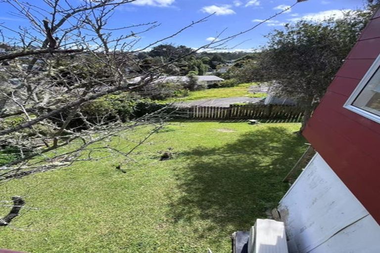 Photo of property in 15 Lyford Crescent, Sunnynook, Auckland, 0620