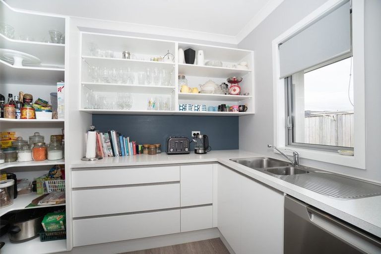 Photo of property in 32 Liberty Grove, Kelvin Grove, Palmerston North, 4414