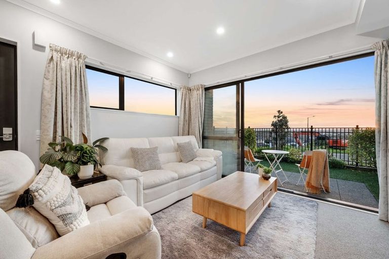 Photo of property in 13 Maureen Close, East Tamaki Heights, Auckland, 2016