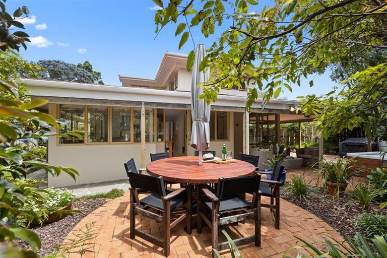 Photo of property in 484 Beach Road, Murrays Bay, Auckland, 0630