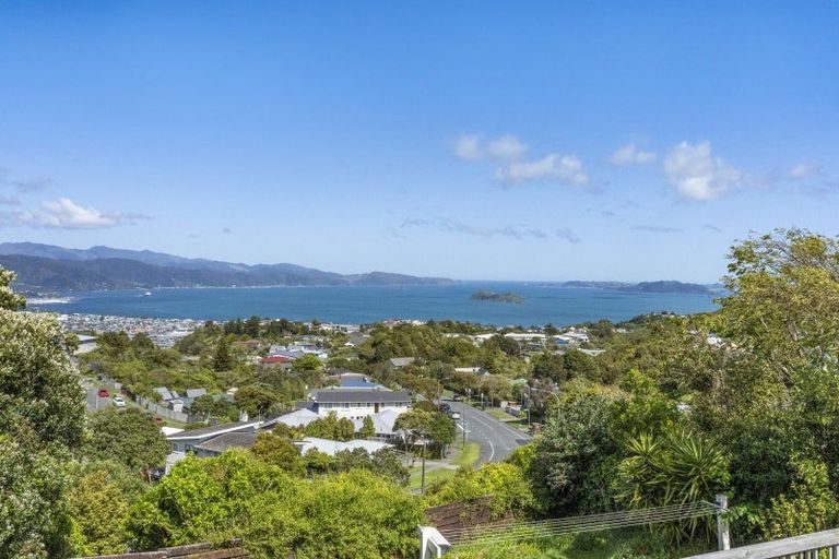 Photo of property in 29 Oakleigh Street, Maungaraki, Lower Hutt, 5010