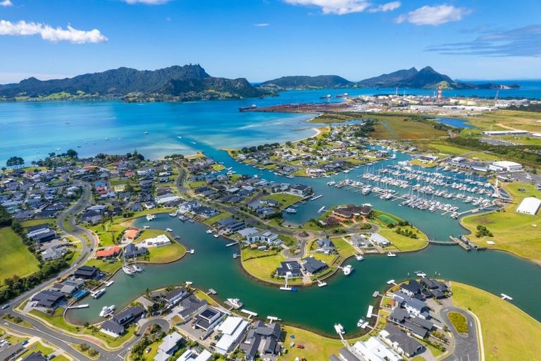 Photo of property in 61 Te Taniwha Road, One Tree Point, 0118