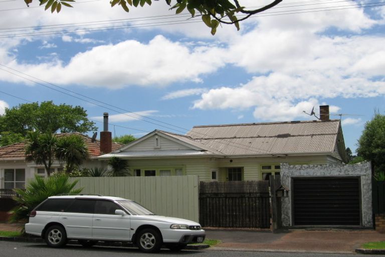 Photo of property in 27 Premier Avenue, Point Chevalier, Auckland, 1022