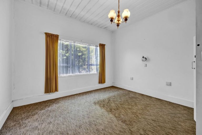 Photo of property in 16 Old South Road, Okato, 4335