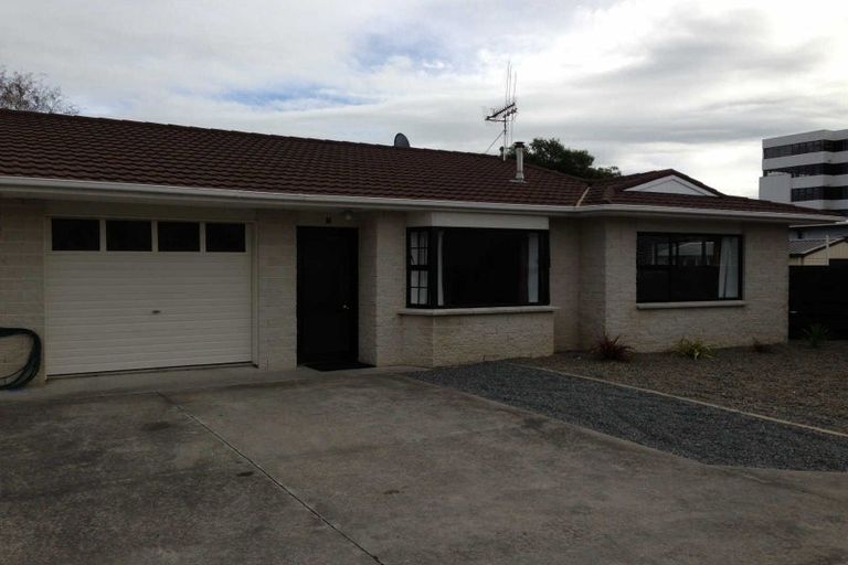 Photo of property in 8a Oxford Street, Hokowhitu, Palmerston North, 4410