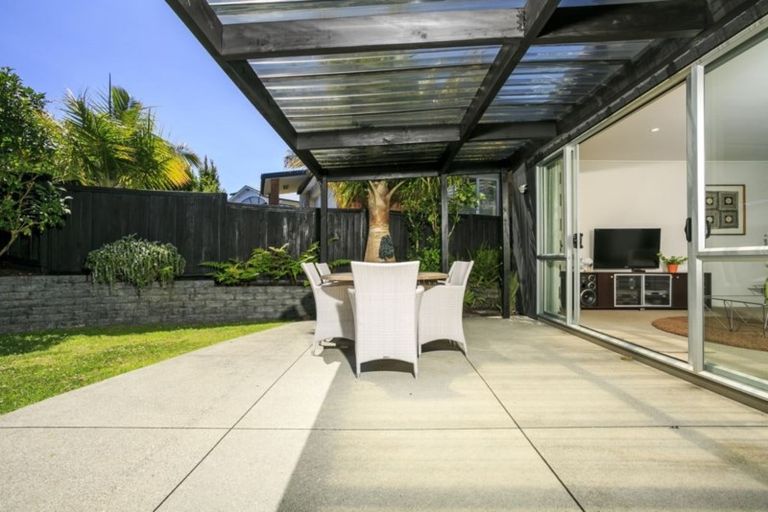 Photo of property in 27 Lyford Crescent, Sunnynook, Auckland, 0620