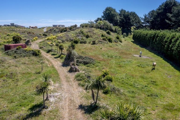 Photo of property in 18 Henham Lane, Waikawa Beach, Levin, 5573