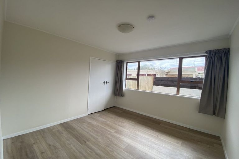 Photo of property in 8 John Downs Drive, Browns Bay, Auckland, 0630