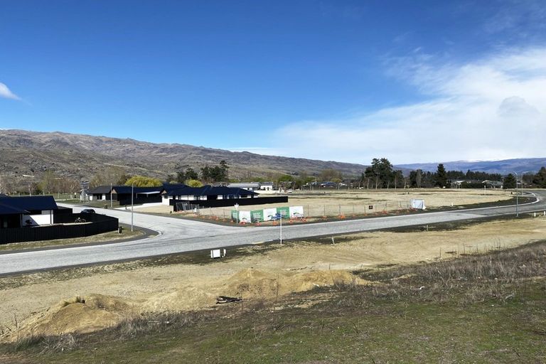 Photo of property in 31 Stratford Drive, Mount Pisa, Cromwell, 9383