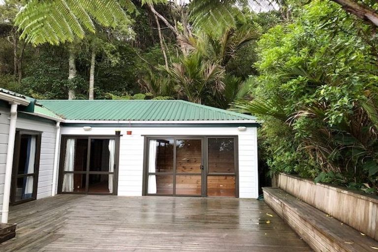 Photo of property in 25 Emlyn Place, Torbay, Auckland, 0630