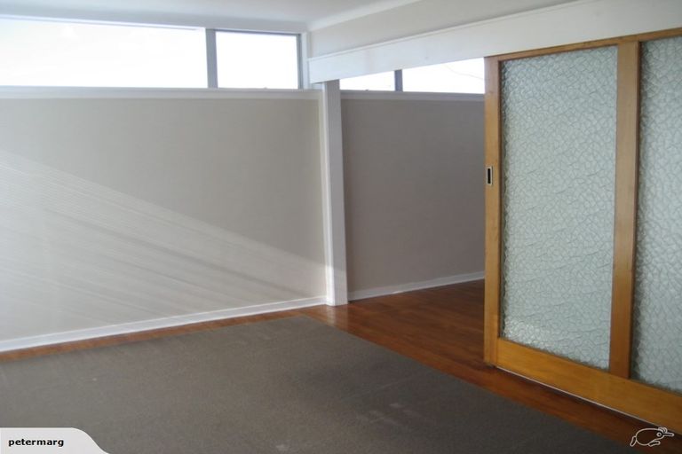 Photo of property in 2/33 Castor Bay Road, Castor Bay, Auckland, 0620