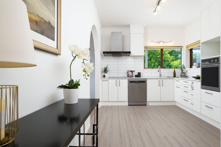 Photo of property in 35d Edmonton Road, Henderson, Auckland, 0612