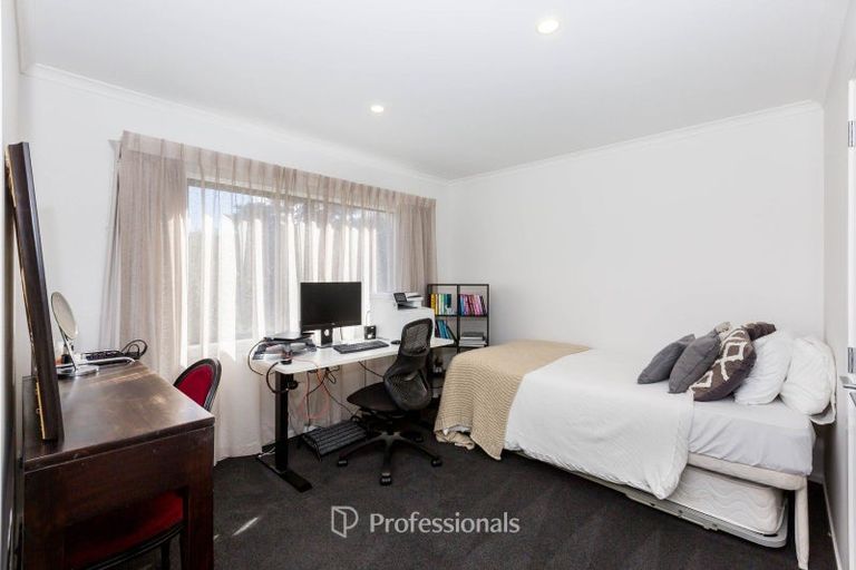 Photo of property in 22 Rewarewa Way, Timberlea, Upper Hutt, 5018