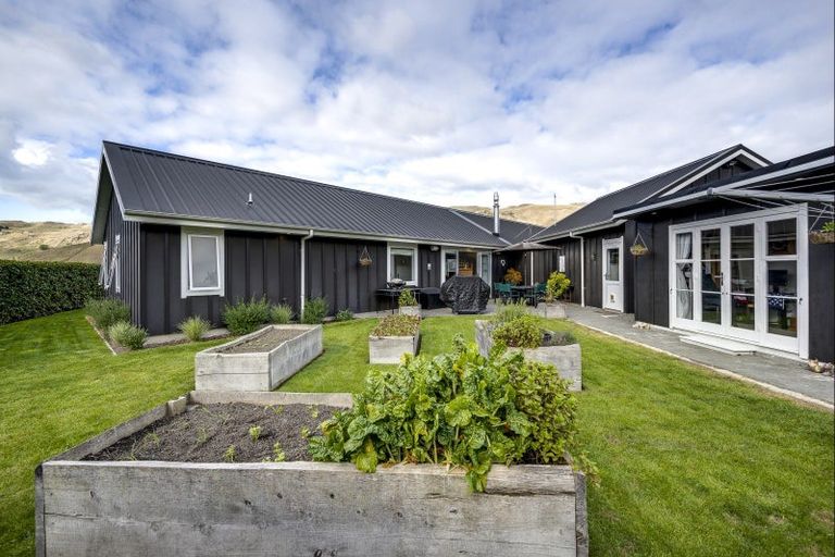 Photo of property in 1011 Kahuranaki Road, Kahuranaki, Havelock North, 4295