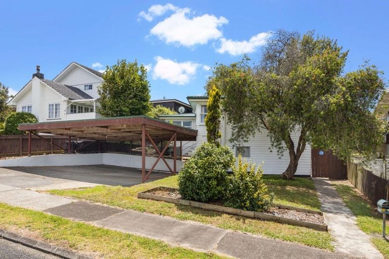 Photo of property in 38 Chatsworth Crescent, Pakuranga Heights, Auckland, 2010