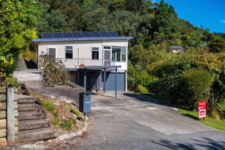 Photo of property in 35 Milton Terrace, Picton, 7220