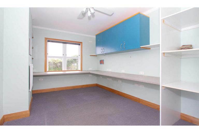 Photo of property in 24 Howard Road, Northcote, Auckland, 0627
