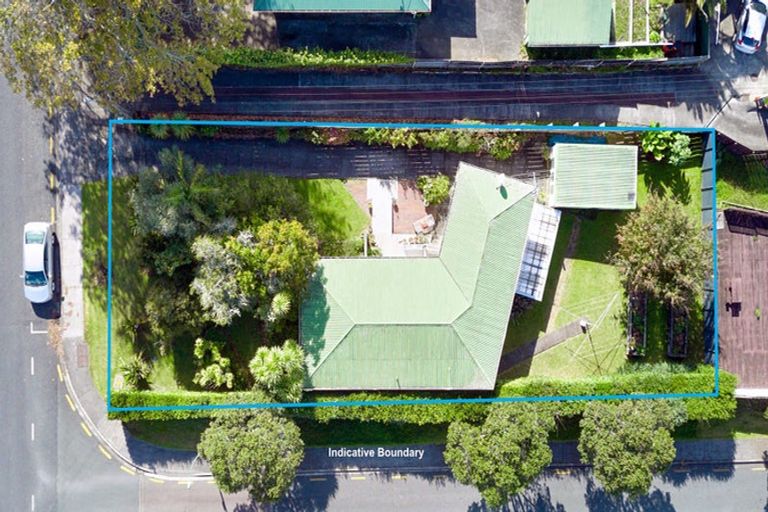 Photo of property in 23 Buscomb Avenue, Henderson, Auckland, 0610