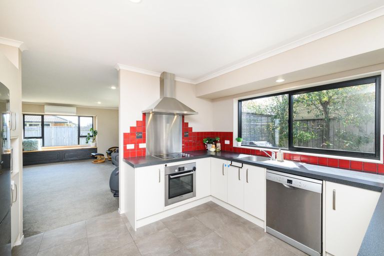 Photo of property in 23 Walnut Grove, Kelvin Grove, Palmerston North, 4414