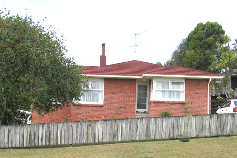 Photo of property in 17 Kirby Street, Glendene, Auckland, 0602