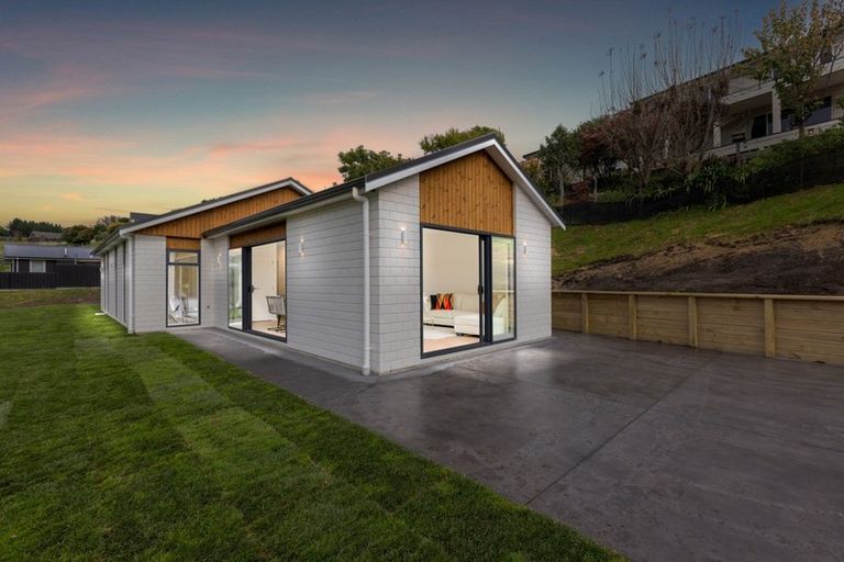 Photo of property in 28 Rochfort Road, Havelock North, 4130