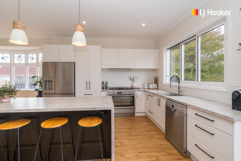 Photo of property in 65 Hargest Crescent, Saint Kilda, Dunedin, 9012