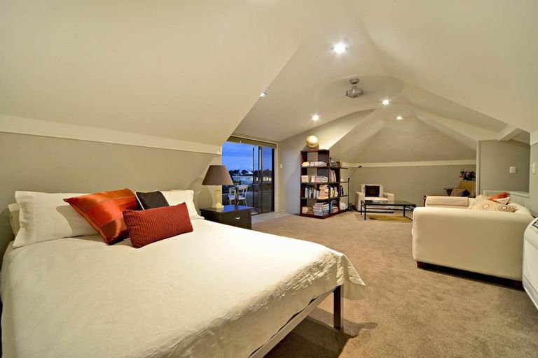 Photo of property in 3a Lynton Road, Bucklands Beach, Auckland, 2012