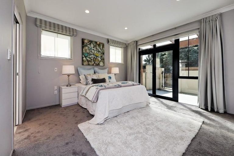 Photo of property in 11k Clearwater Cove, West Harbour, Auckland, 0618